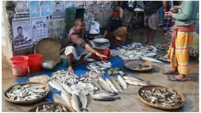 বাংলাদেশের একটি মাছ বাজার