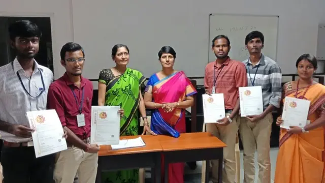 தமிழக மாணவர்கள் கண்டுபிடித்த அசத்தல் கருவி