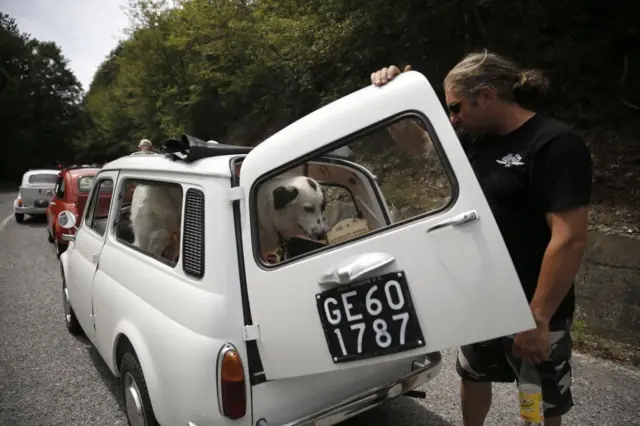 ஃபியட் 500 காரின் 60வது பிறந்தநாளை உற்சாகமாக கொண்டாடும் கார் ஆர்வலர்கள்