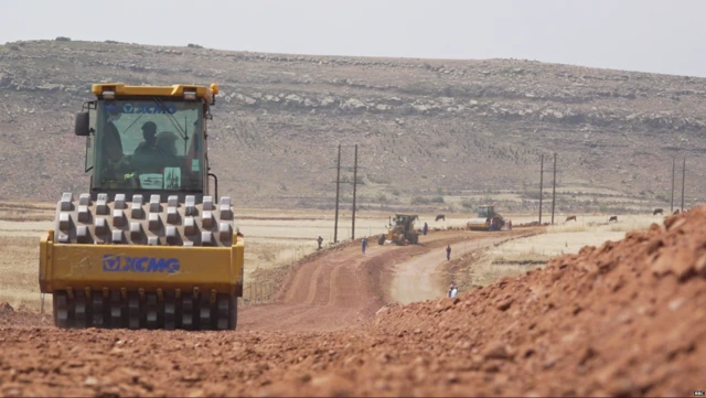 Ubushinwa buriko burashinga imizi bwubaka n'amabarabara, ibivuko n'ibibuga vy'indege hose muri Afrika