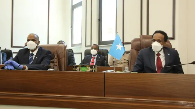 Khubarada qaar waxay aaminsan yihiin in Farmaajo iyo Khayre ay kala aragti duwanaan dhanka doorashada ah u dhexeysay