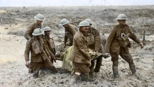 Camilleros en la batalla de Passchendaele en Flandes