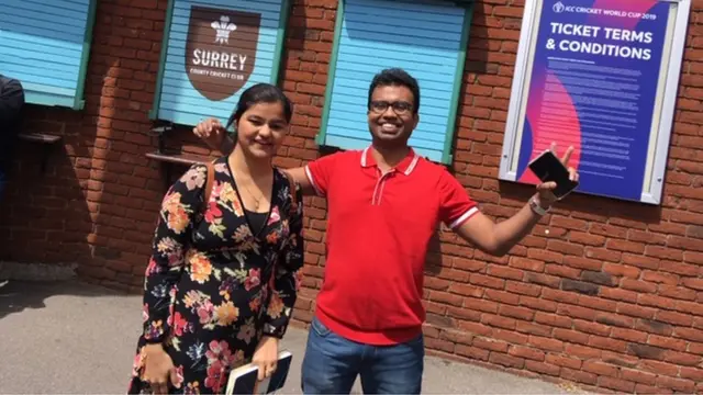 सौरव भट्टाचार्य त्यांच्या पत्नीसह