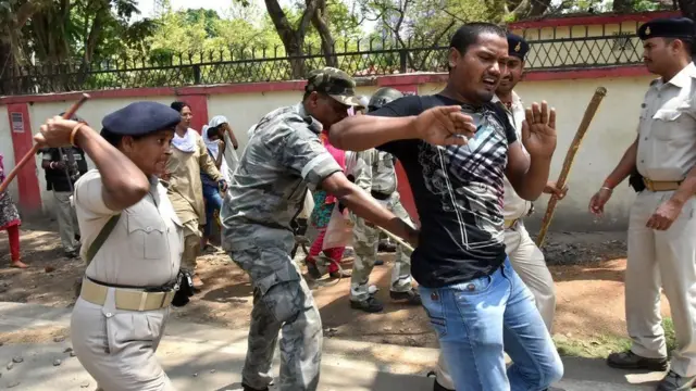 પોલીસનો લાઠીચાર્જ