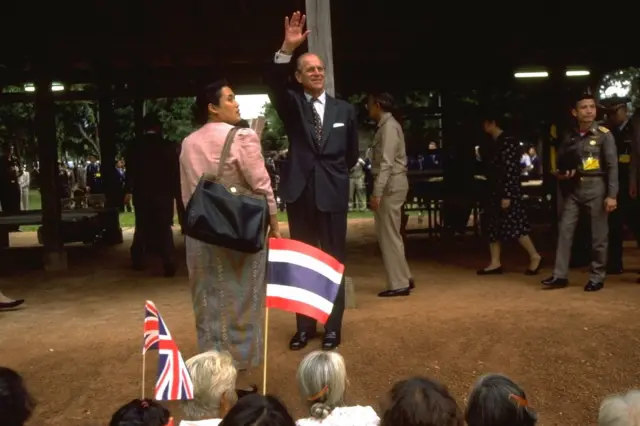 เจ้าชายฟิลิป ดยุคแห่งเอดินบะระ และสมเด็จพระกนิษฐาธิราชเจ้า กรมสมเด็จพระเทพรัตนราชสุดาฯ สยามบรมราชกุมารี