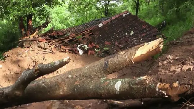 இலங்கையில் மண்சரிவு - ஒரே குடும்பத்தைச் சேர்ந்த மூவர் உயிரிழப்பு