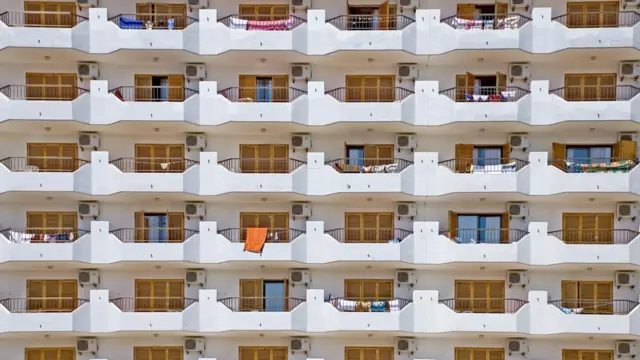 المباني الحديثة أصبحت أشبه بالصنايق