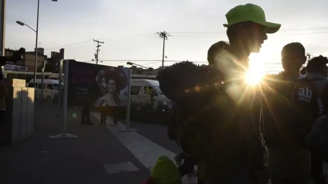 Migrantes de la caravana saliendo de Ciudad de México.