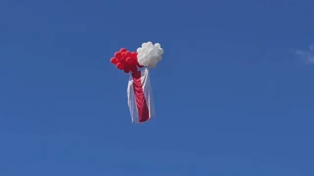 Фото с бело-красно-белой символикой из "Инстаграма" Андрея Зельцера (пост от 16 августа 2020 года)