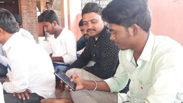 गावातील तरुण