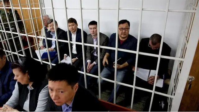 ЖЭБ боюнча соттук иште сегиз адам айыпталуучу катары өтүп жатышат