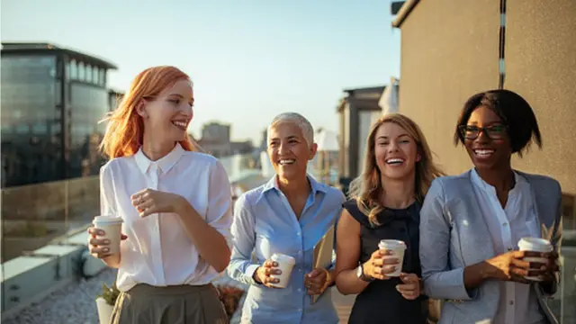 Mujeres con un café