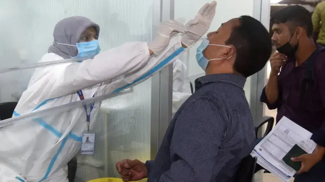 অভিবাসী শ্রমিকের কোভিড পরীক্ষা