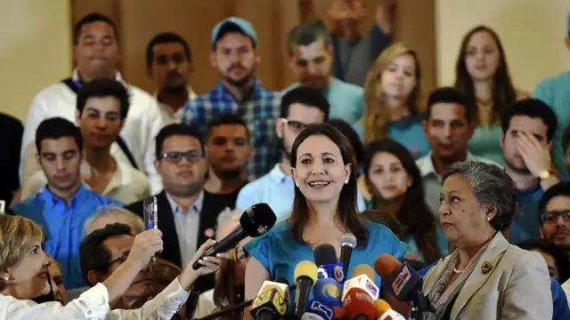 ماریا کورینا ماچادو معتقد است که فقط با زور می‌توان مادورو را سرنگون کرد