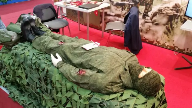 Манекен на выставке "Армия-2016"