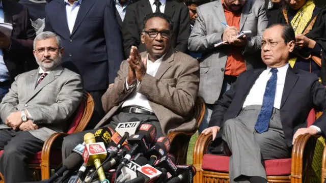 જાન્યુઆરી, 2018માં જસ્ટિસ જોસફ(ડાબેથી), જસ્ટિસ ચેલ્મેશ્વર અને જસ્ટિસ ગોગોઈએ તે સમયના ચીફ જસ્ટિસ દીપક મિશ્રા પર ગંભીર સવાલ ઊભા કર્યા હતા.