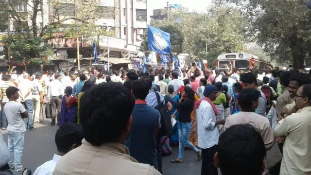 વિરોધ કરનારાં લોકો.