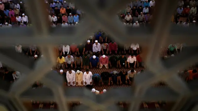 马来西亚受伊斯兰教文化影响，民风保守。