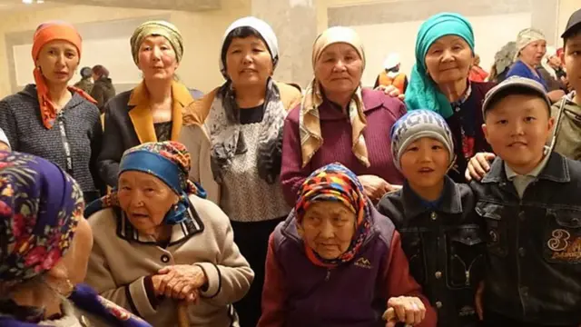 নাযিল খানের স্মরণে ভোজসভায় আসা আত্মীয়-পরিজন