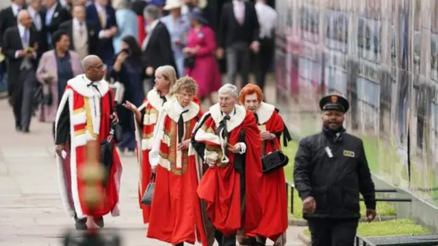 Members of di House of Lords arrive King Charles coronation