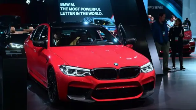 ب‌ام‌و با فروش دو میلیون و ۱۲۵ هزار دستگاه دومین خودروساز لوکس جهان در سال ۲۰۱۸ بود