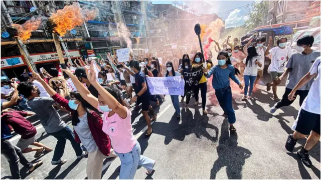 మిలిటరీ పాలనకు వ్యతిరేకంగా మియన్మార్‌లో కదంతొక్కిన మహిళలు