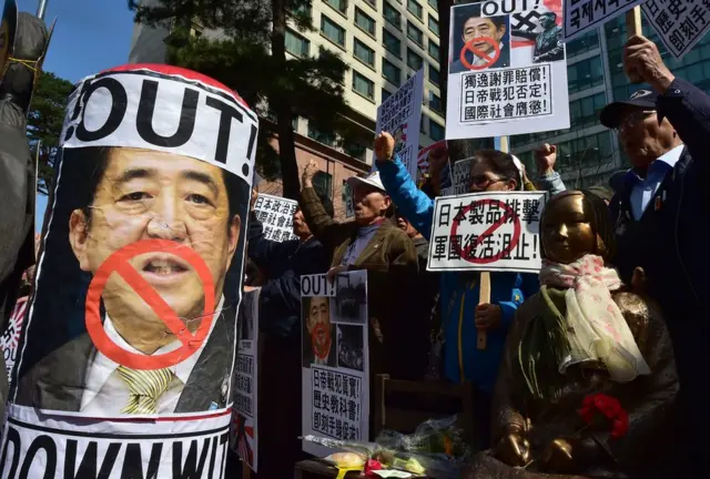 安倍晋三经常成为韩国慰安妇团体示威抗议的目标。