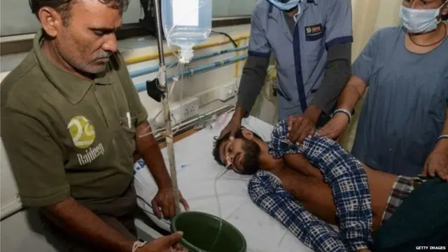 जखमी तरुणावर उपचार सुरु असताना