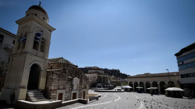 Praça Monastiraki, no coraçãocomo se faz aposta no pixbetAtenas, completamente vazia