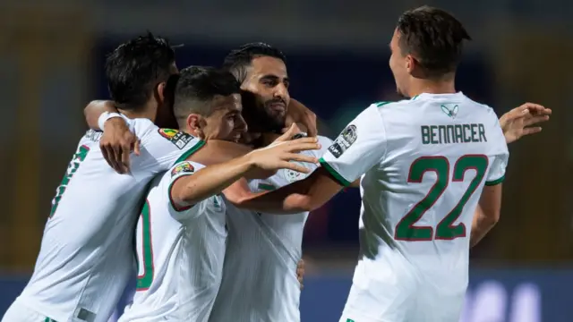 Des joueurs de l'équipe de algérienne