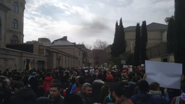 Bakıda Ukrayna səfirliyinin qarşısı