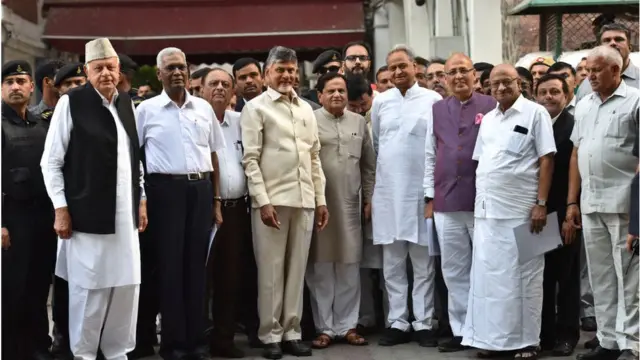 విపక్ష నేతలతో చంద్రబాబు నాయుడు