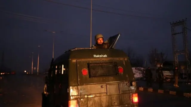 ਕਸ਼ਮੀਰ ਵਿੱਚ ਸ਼ਨੀਵਾਰ ਨੂੰ ਜੰਮੂ ਕਸ਼ਮੀਰ ਪੁਲਿਸ ਅਤੇ ਅੱਤਵਾਦੀਆਂ ਵਿਚਕਾਰ ਹੋਈ ਮੁੱਠਭੇੜ ਦੌਰਾਨ ਦੋ ਅੱਤਵਾਦੀ ਮਾਰੇ ਜਾਣ ਦਾ ਦਾਅਵਾ ਕੀਤਾ ਗਿਆ ਹੈ