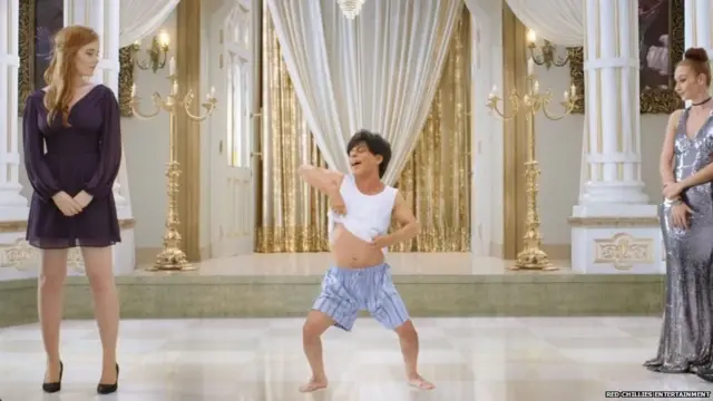 ફિલ્મના એક દૃશ્યમાં શાહરુખ ખાન