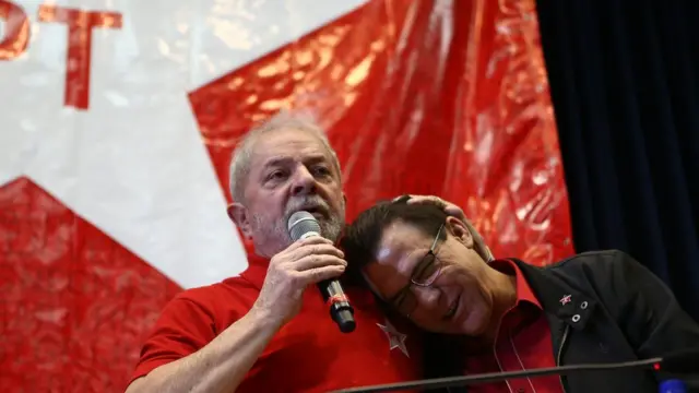 O ex-presidente Lula e Luiz Marinho durante o eventocomo usar bônus cassino 1winpossecomo usar bônus cassino 1winMarinho na presidência estadual do PT