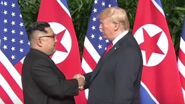 መራሒ ሰሜን ኮርያ ኪም ጆንግ አን (ጸጋም) ፕረዚደንት ኣሜሪካ ዶናልድ ትራም (የማን)