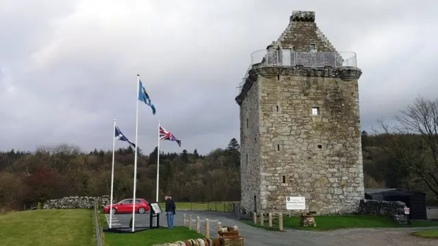 گلناکی ٹاور