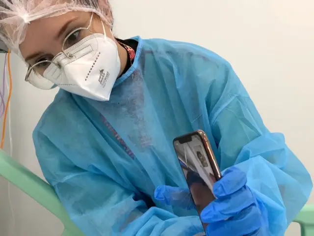 Врач с планшетом