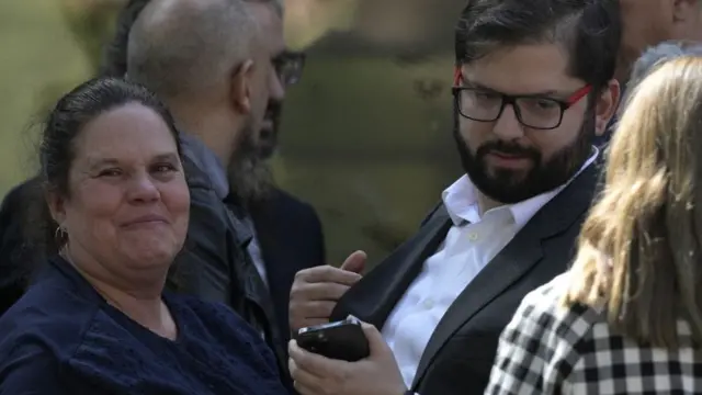 La ministra de Defensa de Chile, Maya Fernández, junto al presidente Gabriel Boric.