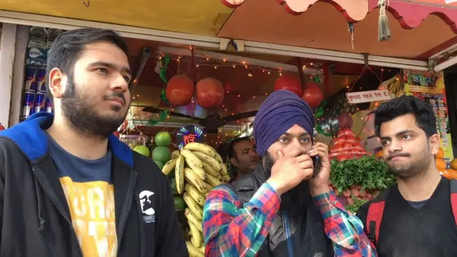 रामजस कॉलेज में पढ़ने वाले मौर्य वर्मा का मानना है कि आजकल समय बदल गया है और लड़कियां भी अब काफ़ी चिल्ड आउट हैं.