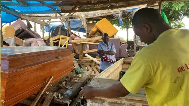 أبلغت شركات الجنازات عن طلب كبير على التوابيت