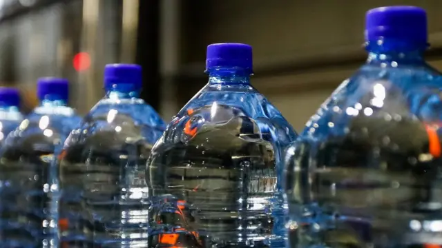 পানির দূষণ বোঝা যায় এর পিএইচ মাত্রা দিয়ে।