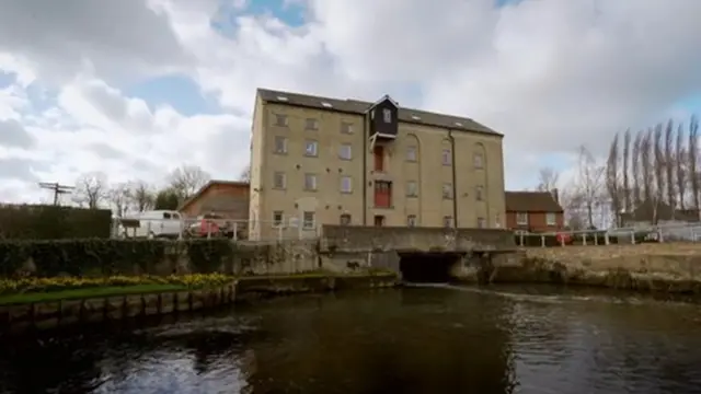 Старое здание фабрики семьи Джордан