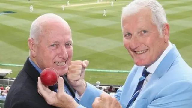 ऑस्ट्रेलिया के रिक मैक्कॉस्कर के साथ बॉब विलिस