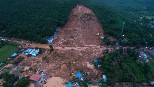 မွန်ပြည်နယ် ပေါင်မြို့ မလတ်တောင် မြေပြိုမှုကြောင်း လူပေါင်း ငါးဆယ်ကျော်သေဆုံး