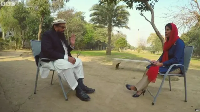 બીબીસીના સંવાદદાતા સાથે વાત કરતા હાફિઝ સઈદ