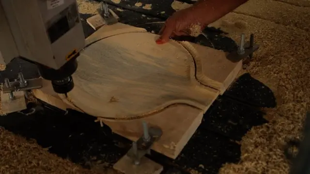 मिरज, स्वर, तंतुवाद्य, संगीत