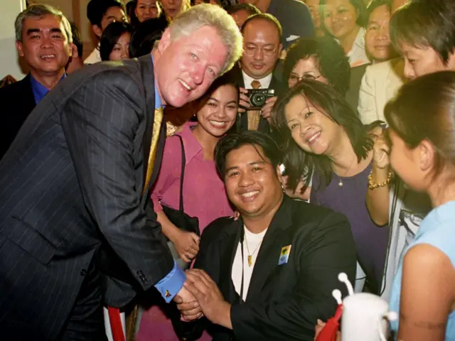 Foto del presidente de EE.UU. Bill Clinton con Tuy