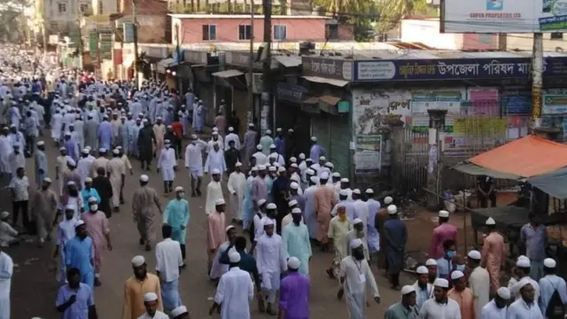 হাটহাজারীতে সমবেত হতে শুরু করেছেন আহমদ শফীর অনুসারীরা