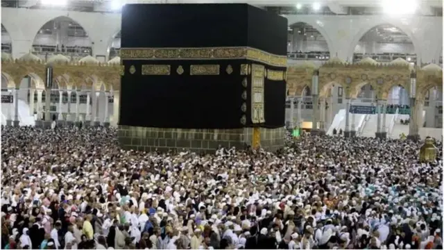 মুসলমানদের সবচেয়ে পবিত্র স্থান কাবা।